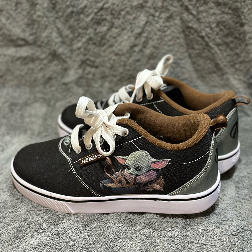 Kids Star Wars Heelys. Only worn once. Size 3